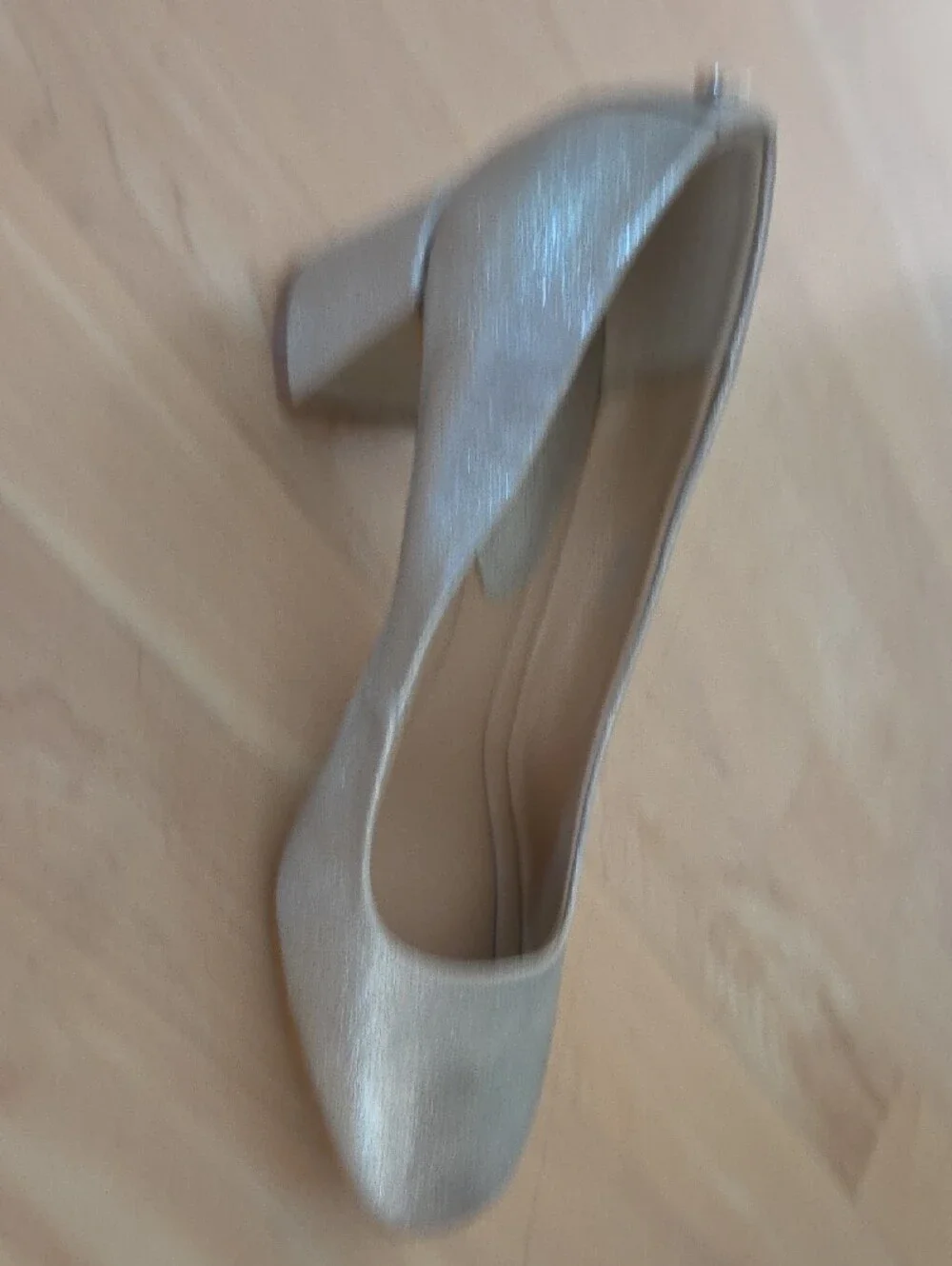 Donald J. Pliner Goodwyn Block Heel Pump NEW Size 7